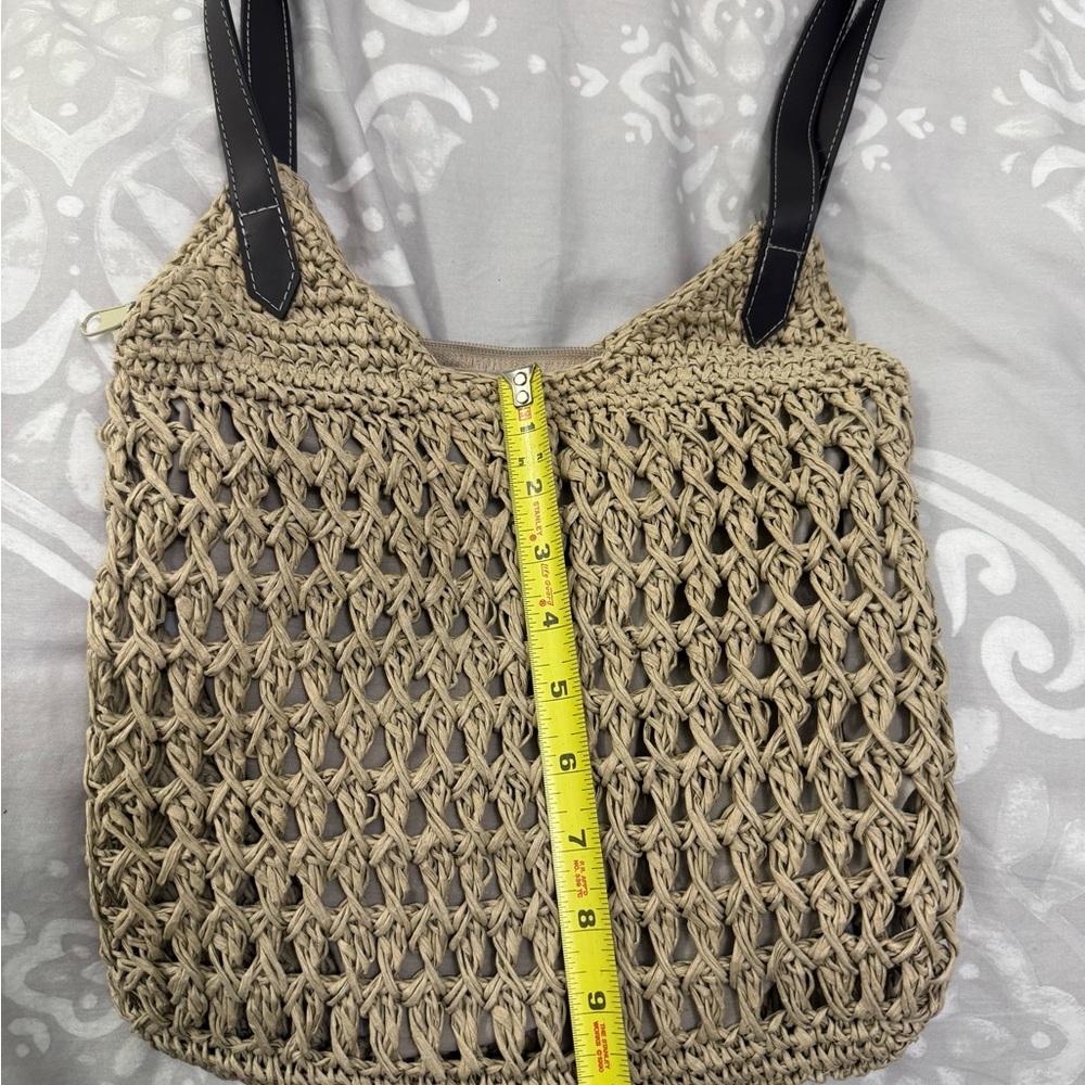 Woven Tan Tote Bag With Zipper Closure - Picture 7 of 9